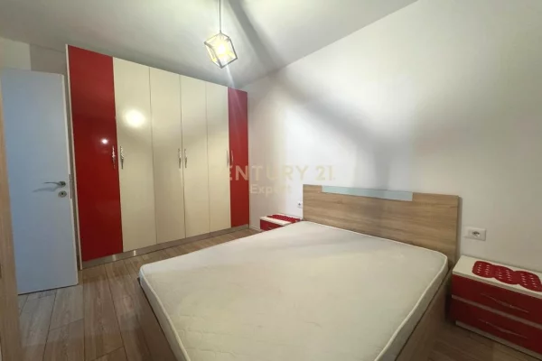 Shtepi ne shitje Apartament ne Tirane, 1+1, Mobilimi E mobiluar, Pagesa 137,000  Euro.