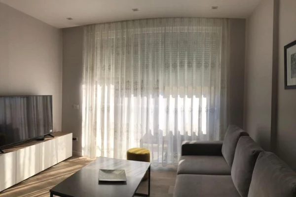 Shtepi me qera Duplex(shtepi me 2 kate) ne Tirane, 2+1, Mobilimi E mobiluar, Pagesa 1,100  Euro.