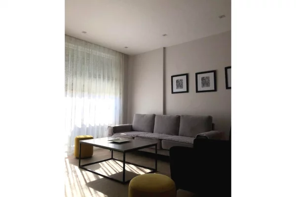 Shtepi me qera Duplex(shtepi me 2 kate) ne Tirane, 2+1, Mobilimi E mobiluar, Pagesa 1,100  Euro.