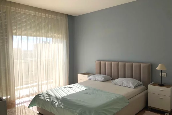 Shtepi me qera Duplex(shtepi me 2 kate) ne Tirane, 2+1, Mobilimi E mobiluar, Pagesa 1,100  Euro.