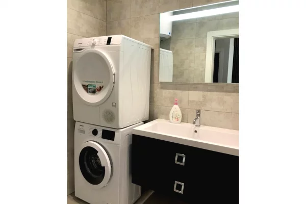 Shtepi me qera Duplex(shtepi me 2 kate) ne Tirane, 2+1, Mobilimi E mobiluar, Pagesa 1,100  Euro.
