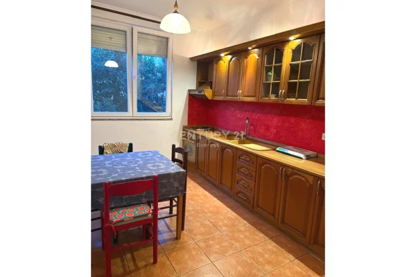 Shtepi ne shitje Vila Luksoze ne Tirane, 4+1, Mobilimi E mobiluar, Pagesa 490,000  Euro.
