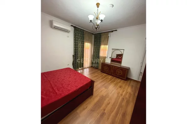 Shtepi ne shitje Vila Luksoze ne Tirane, 4+1, Mobilimi E mobiluar, Pagesa 490,000  Euro.