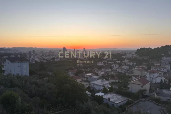 Shtepi ne shitje Vila Luksoze ne Tirane, 4+1, Mobilimi E mobiluar, Pagesa 490,000  Euro.