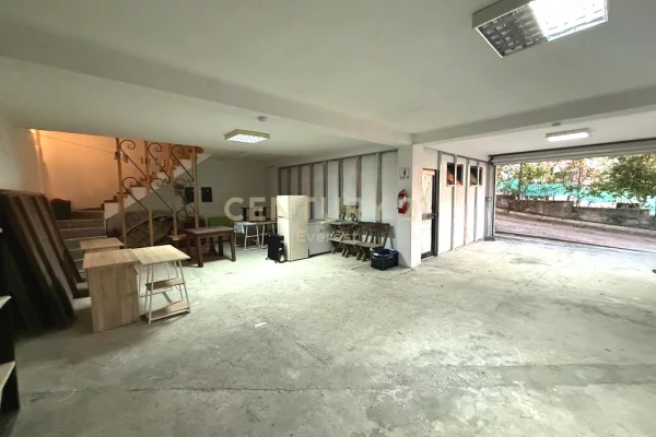 Shtepi ne shitje Vila Luksoze ne Tirane, 4+1, Mobilimi E mobiluar, Pagesa 490,000  Euro.