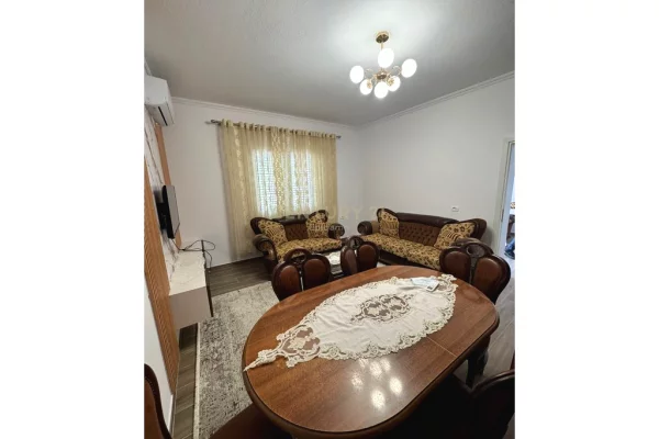 Shtepi me qera Apartament ne Tirane, 2+1, Mobilimi E mobiluar, Pagesa 600  Euro.
