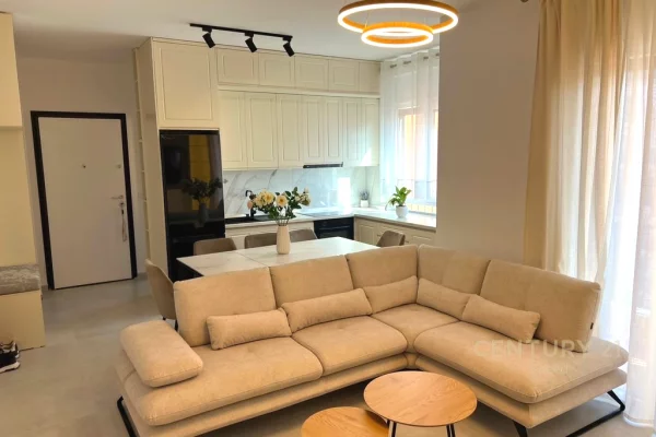 Ofrojme apartament 2+1+2 prane Shkolles se Kuqe!