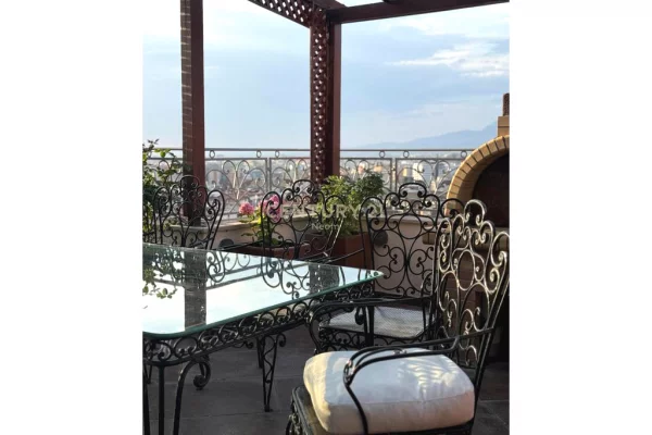 Shtepi ne shitje Penthose(kati i fundit panoramik) ne Tirane, 3+1, Mobilimi E mobiluar, Pagesa 420,000  Euro.