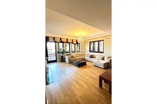 Shtepi ne shitje Penthose(kati i fundit panoramik) ne Tirane, 3+1, Mobilimi E mobiluar, Pagesa 420,000  Euro.