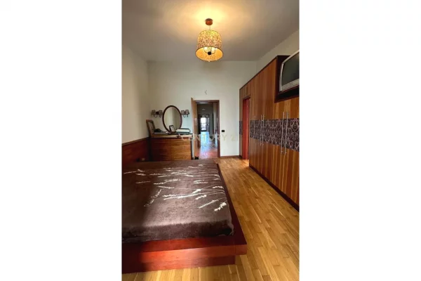Shtepi ne shitje Penthose(kati i fundit panoramik) ne Tirane, 3+1, Mobilimi E mobiluar, Pagesa 420,000  Euro.
