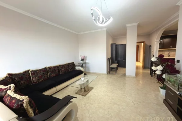 SHITET APARTAMENT 3+1+2 PRANE KRISTAL CENTER!
