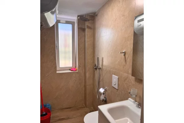 ZYRE PER QIRA TEK 21 DHJETORI!