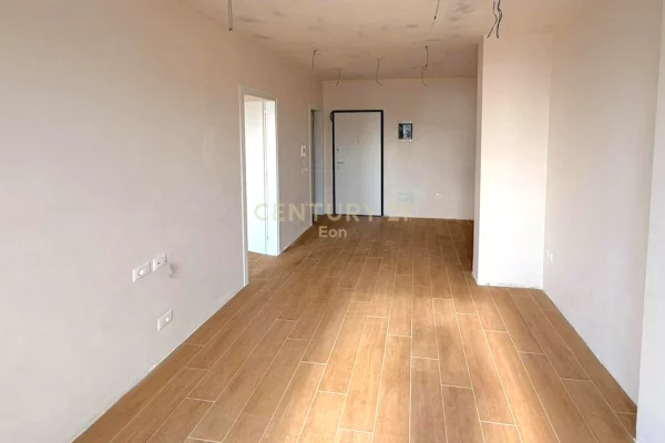 Shtepi ne shitje Apartament ne Durres, 1+1, Mobilimi Bosh, pa mobiluar, Pagesa 112,000  Euro.