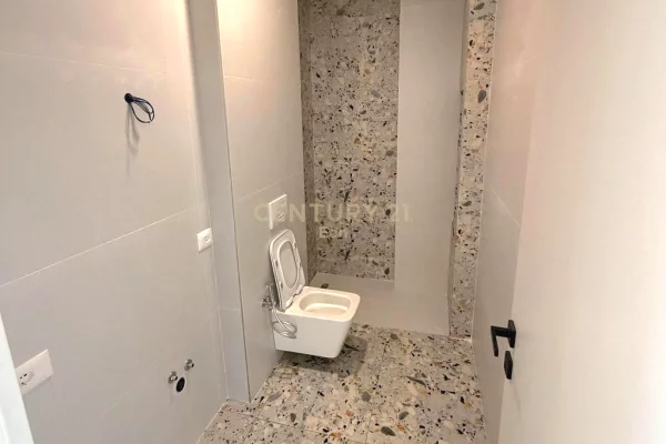 Shtepi ne shitje Apartament ne Durres, 1+1, Mobilimi Bosh, pa mobiluar, Pagesa 112,000  Euro.