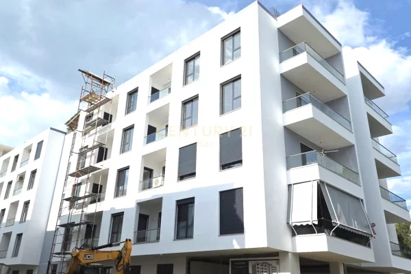 Shtepi ne shitje Apartament ne Durres, 1+1, Mobilimi Bosh, pa mobiluar, Pagesa 112,000  Euro.