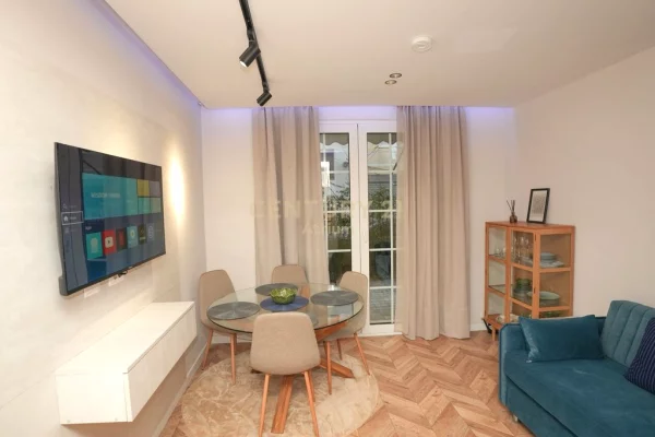Shtepi ne shitje Apartament ne Tirane, 2+1, Mobilimi E mobiluar, Pagesa 210,000  Euro.