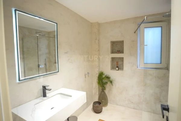 Shtepi ne shitje Apartament ne Tirane, 2+1, Mobilimi E mobiluar, Pagesa 210,000  Euro.