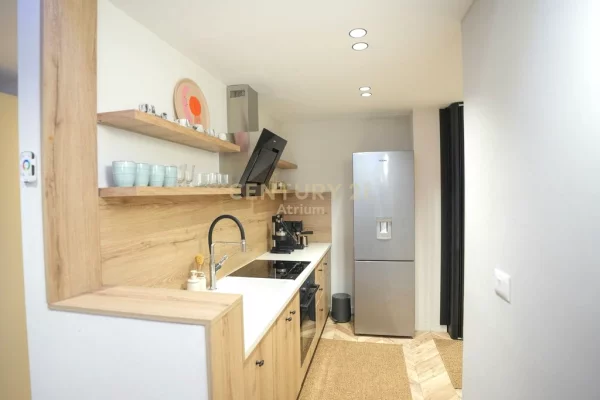 Shtepi ne shitje Apartament ne Tirane, 2+1, Mobilimi E mobiluar, Pagesa 210,000  Euro.