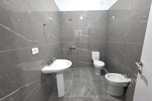 Shtepi me qera Apartament ne Tirane, 2+1, Mobilimi E mobiluar, Pagesa 570  Euro.