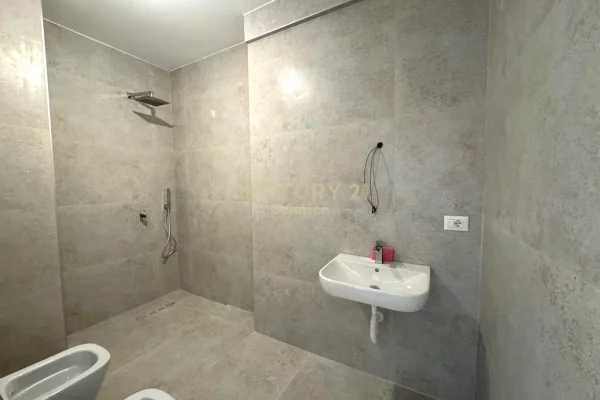 Shtepi ne shitje Apartament ne Tirane, 2+1, Mobilimi E mobiluar, Pagesa 230,000  Euro.