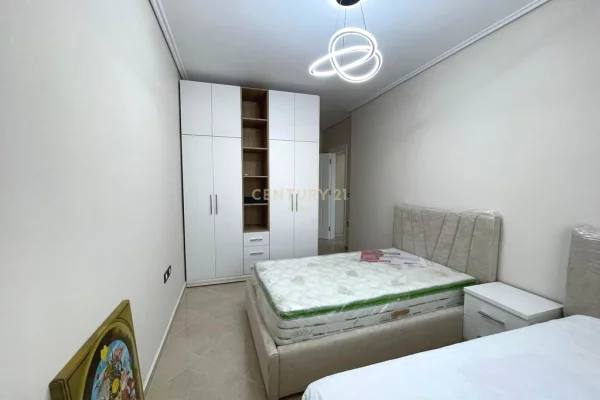 Shtepi me qera Apartament ne Vlore, 2+1, Mobilimi E mobiluar, Pagesa 1,000  Euro.