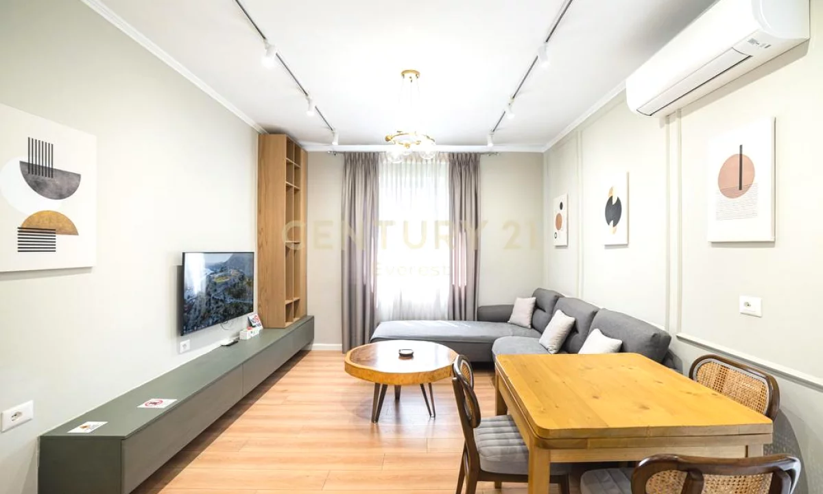 Shtepi ne shitje Apartament ne Tirane, 2+1, Mobilimi E mobiluar, Pagesa 220,000  Euro.