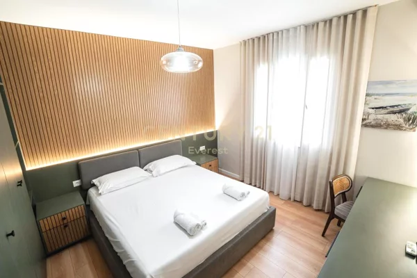 Shtepi ne shitje Apartament ne Tirane, 2+1, Mobilimi E mobiluar, Pagesa 220,000  Euro.