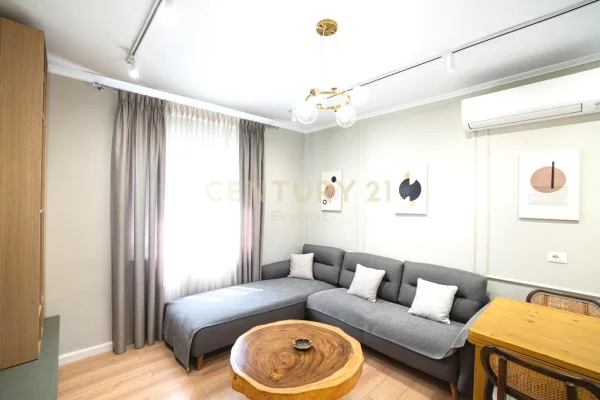Ambient biznesi ne shitje 4+1 ne Tirane - 650,000 Euro