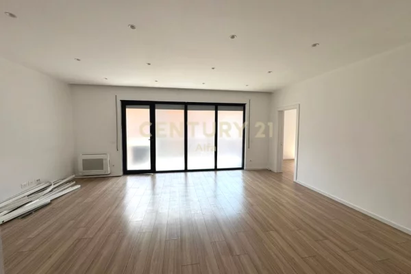 Ambient biznesi me qera 3+1 ne Tirane - 1,700 Euro
