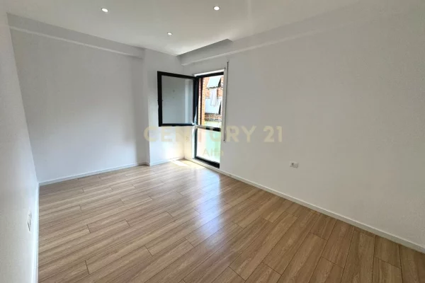Jepet me qira ambient per zyra tek Myslym Shyri !