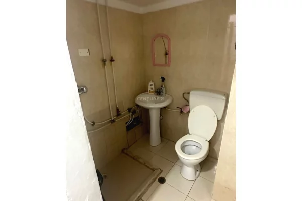 Shtepi ne shitje Apartament ne Tirane, Garsoniere, Mobilimi E mobiluar, Pagesa 65,000  Euro.