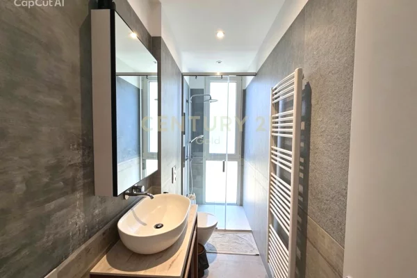 Shtepi ne shitje Apartament ne Vlore, 3+1, Mobilimi E mobiluar, Pagesa 850,000  Euro.
