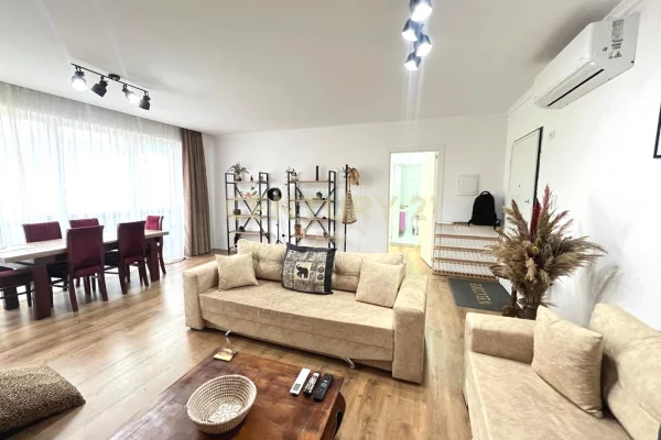 Apartament 1+1 per qira, modern dhe i mobiluar në qendër të Tiranës