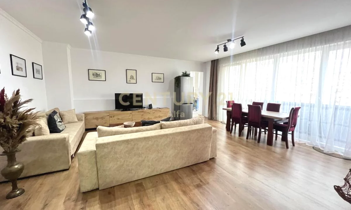 Shtepi ne shitje Vila Luksoze ne Tirane, 3+1, Mobilimi E mobiluar, Pagesa 650,000  Euro.