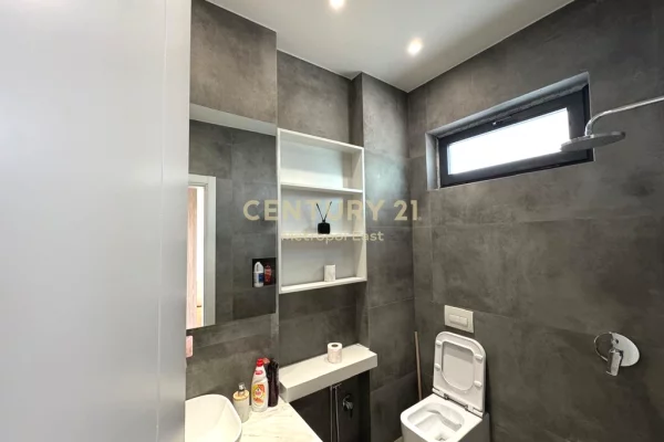 Shtepi ne shitje Vila Luksoze ne Tirane, 3+1, Mobilimi E mobiluar, Pagesa 650,000  Euro.