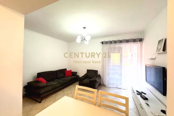 Shitet Apartament 2+1 tek Myslym Shyri