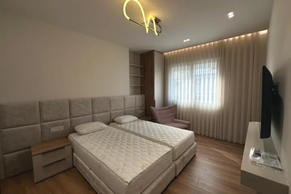 Shtepi me qera Apartament ne Tirane, 1+1, Mobilimi E mobiluar, Pagesa 1,000  Euro.