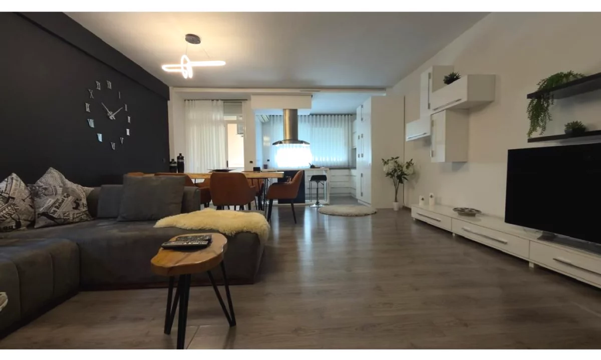 Shtepi me qera Apartament ne Tirane, 2+1, Mobilimi E mobiluar, Pagesa 950  Euro.