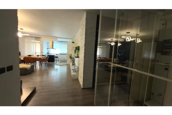 Shtepi me qera Apartament ne Tirane, 2+1, Mobilimi E mobiluar, Pagesa 950  Euro.