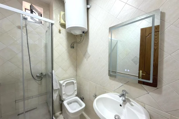Shtepi me qera Apartament ne Tirane, 2+1, Mobilimi E mobiluar, Pagesa 800  Euro.