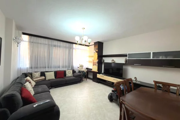 Shtepi me qera Apartament ne Tirane, 2+1, Mobilimi E mobiluar, Pagesa 800  Euro.