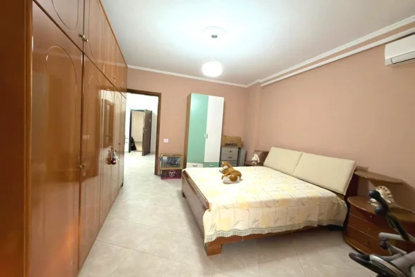 Shtepi me qera Apartament ne Tirane, 2+1, Mobilimi E mobiluar, Pagesa 800  Euro.