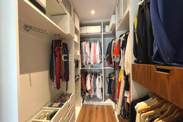 Shtepi me qera Penthose(kati i fundit panoramik) ne Tirane, 2+1, Mobilimi E mobiluar, Pagesa 1,500  Euro.