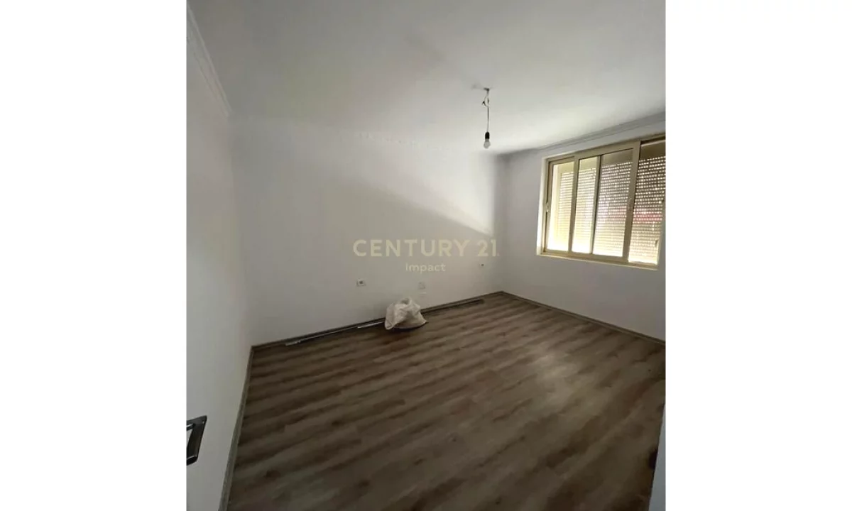 Shtepi me qera Apartament ne Tirane, 2+1, Mobilimi Bosh, pa mobiluar, Pagesa 700  Euro.