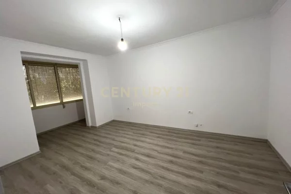 Shtepi me qera Apartament ne Tirane, 2+1, Mobilimi Bosh, pa mobiluar, Pagesa 700  Euro.