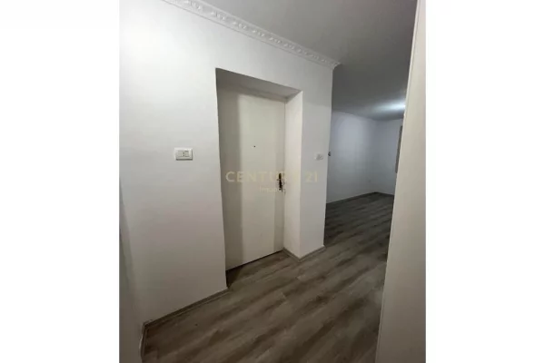 Shtepi me qera Apartament ne Tirane, 2+1, Mobilimi Bosh, pa mobiluar, Pagesa 700  Euro.