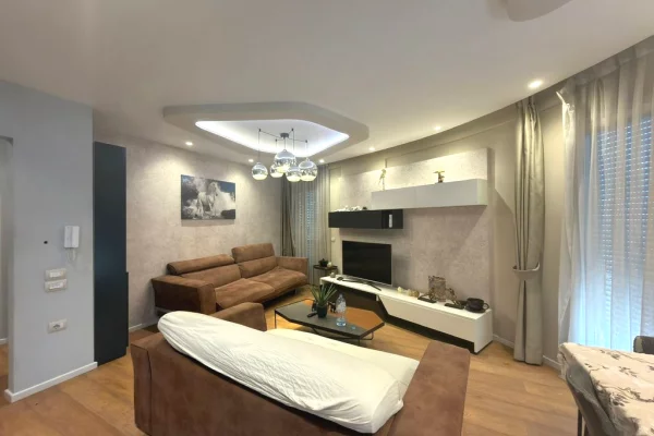 Shtepi me qera Apartament ne Tirane, 2+1, Mobilimi E mobiluar, Pagesa 800  Euro.