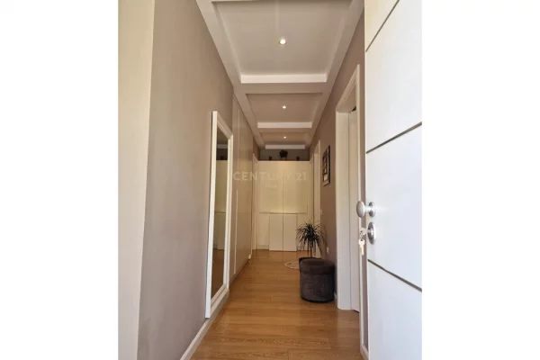 Shtepi me qera Apartament ne Tirane, 3+1, Mobilimi E mobiluar, Pagesa 1,200  Euro.