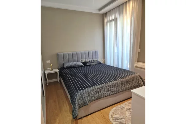 Shtepi me qera Apartament ne Tirane, 3+1, Mobilimi E mobiluar, Pagesa 1,200  Euro.