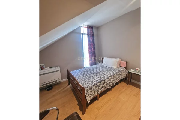 Shtepi me qera Apartament ne Tirane, 3+1, Mobilimi E mobiluar, Pagesa 1,200  Euro.